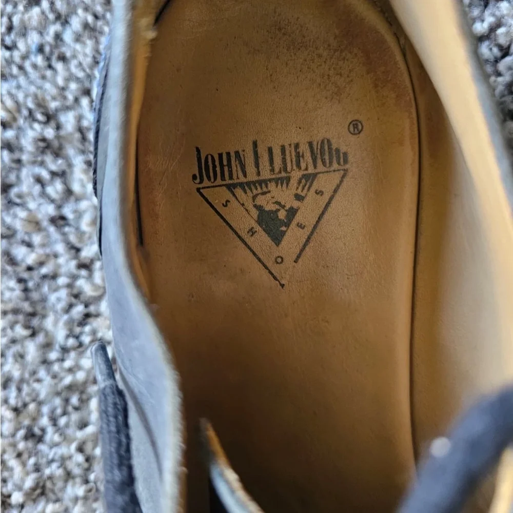 John Fluevog Classic Black Leather Wingtip Oxfords - Men size 9